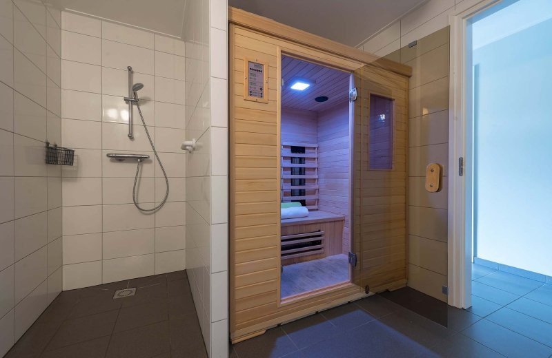 Roos royal 10 badkamer met sauna